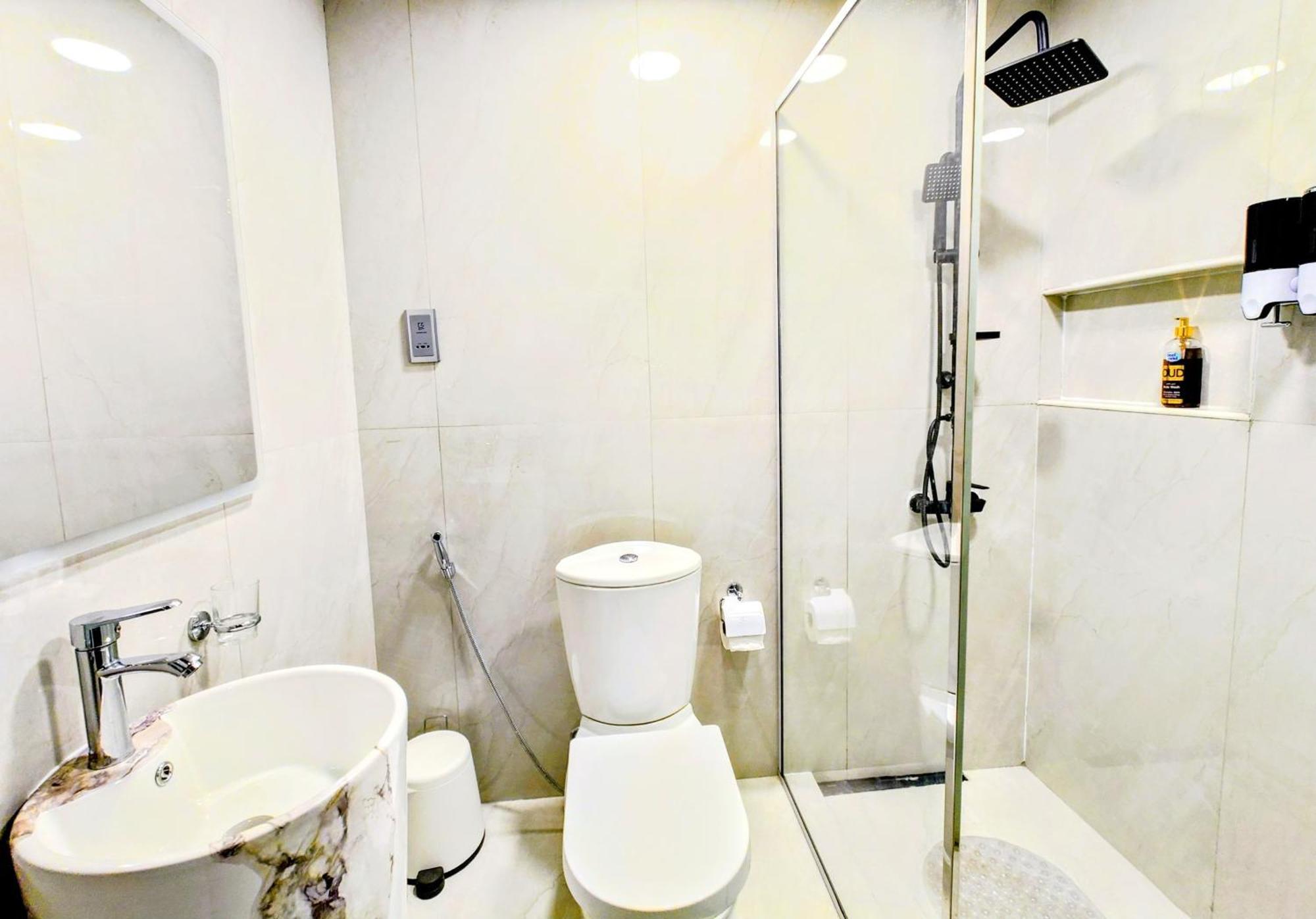 Apartment Luxury With Balcony - Close To Metro & Marina Dubai