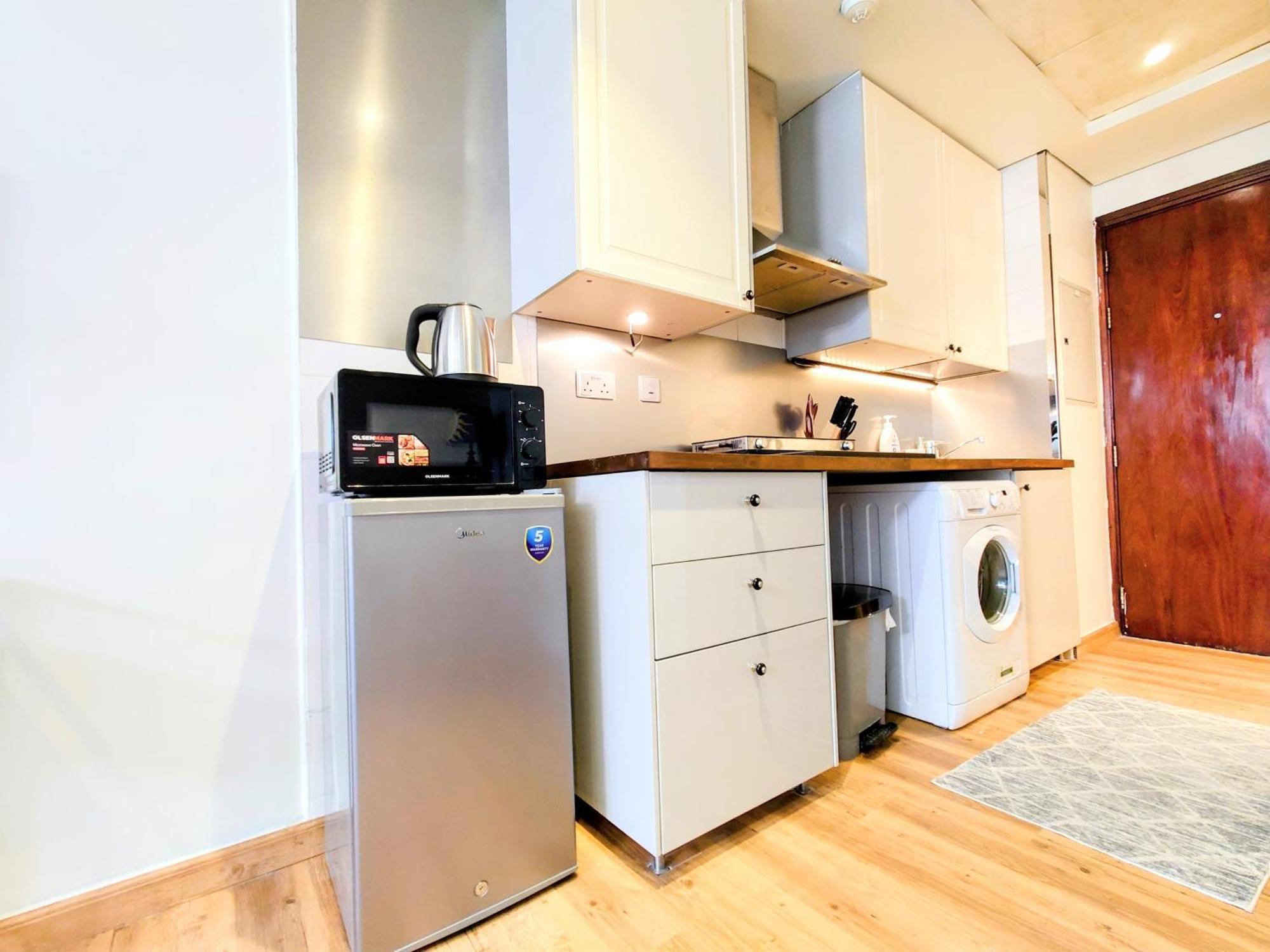 Apartment Luxury With Balcony - Close To Metro & Marina *