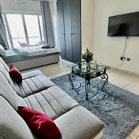Luxury Studio With Balcony - Close To Metro & Marina دبي المظهر الخارجي الصورة