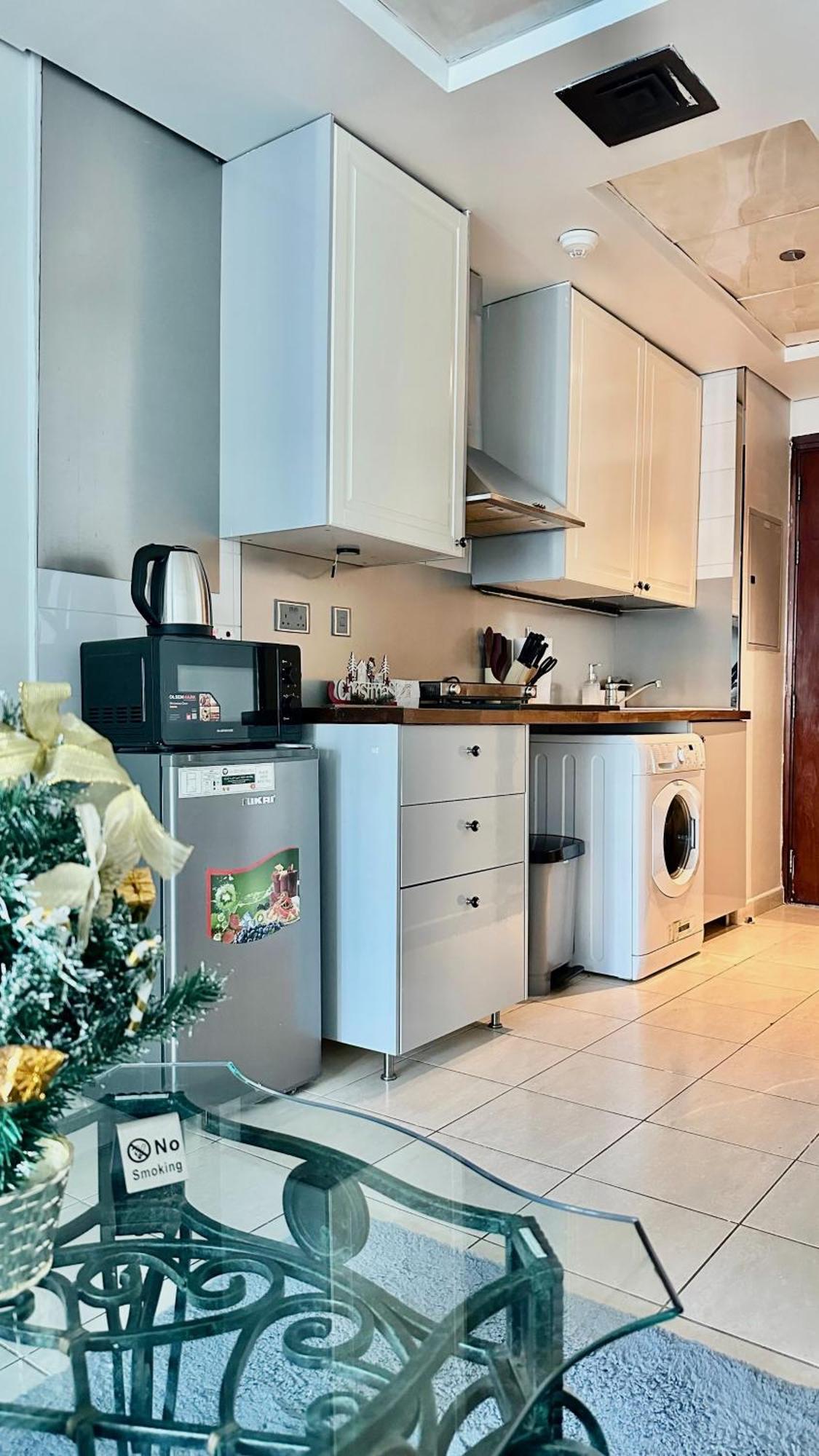 Apartment Luxury With Balcony - Close To Metro & Marina