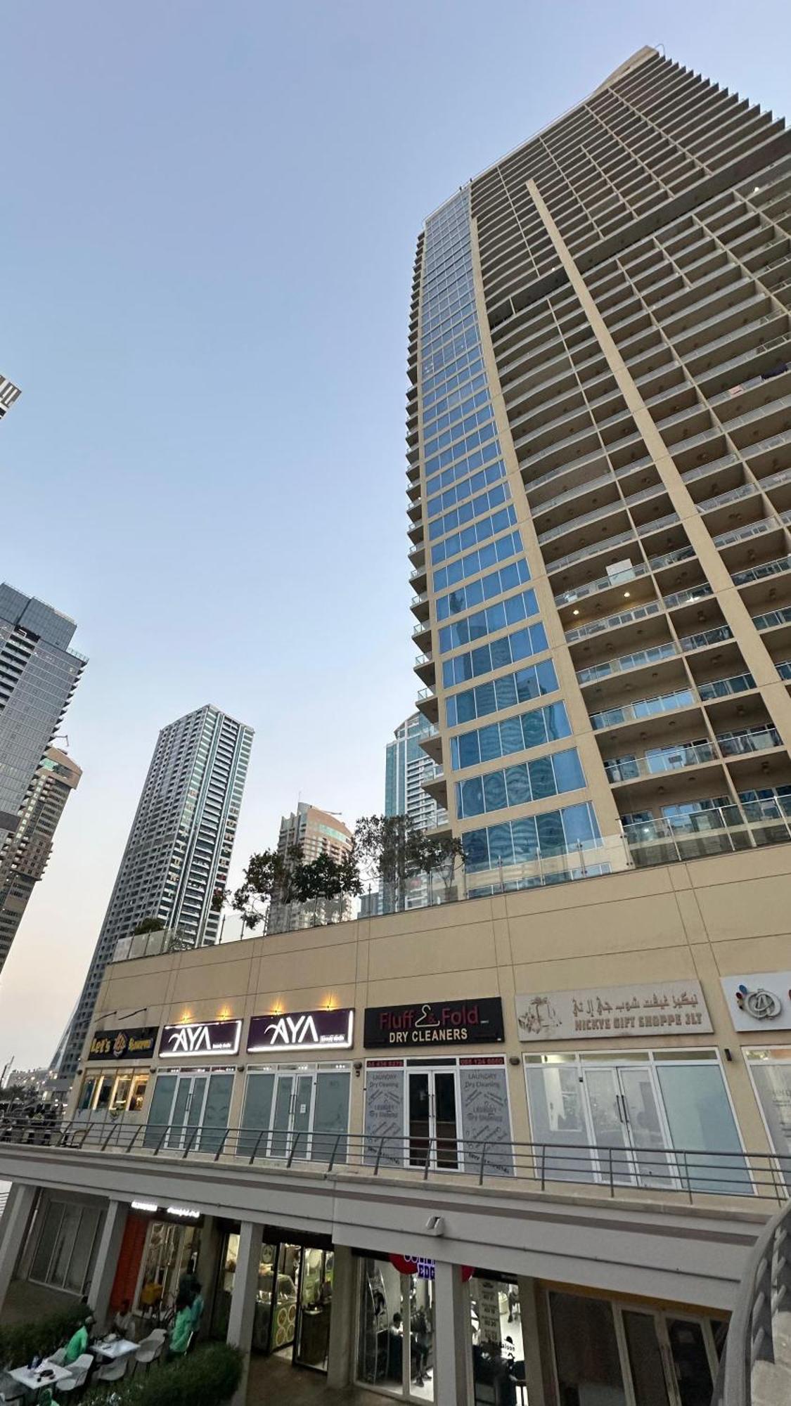 Luxury With Balcony - Close To Metro & Marina Appartement