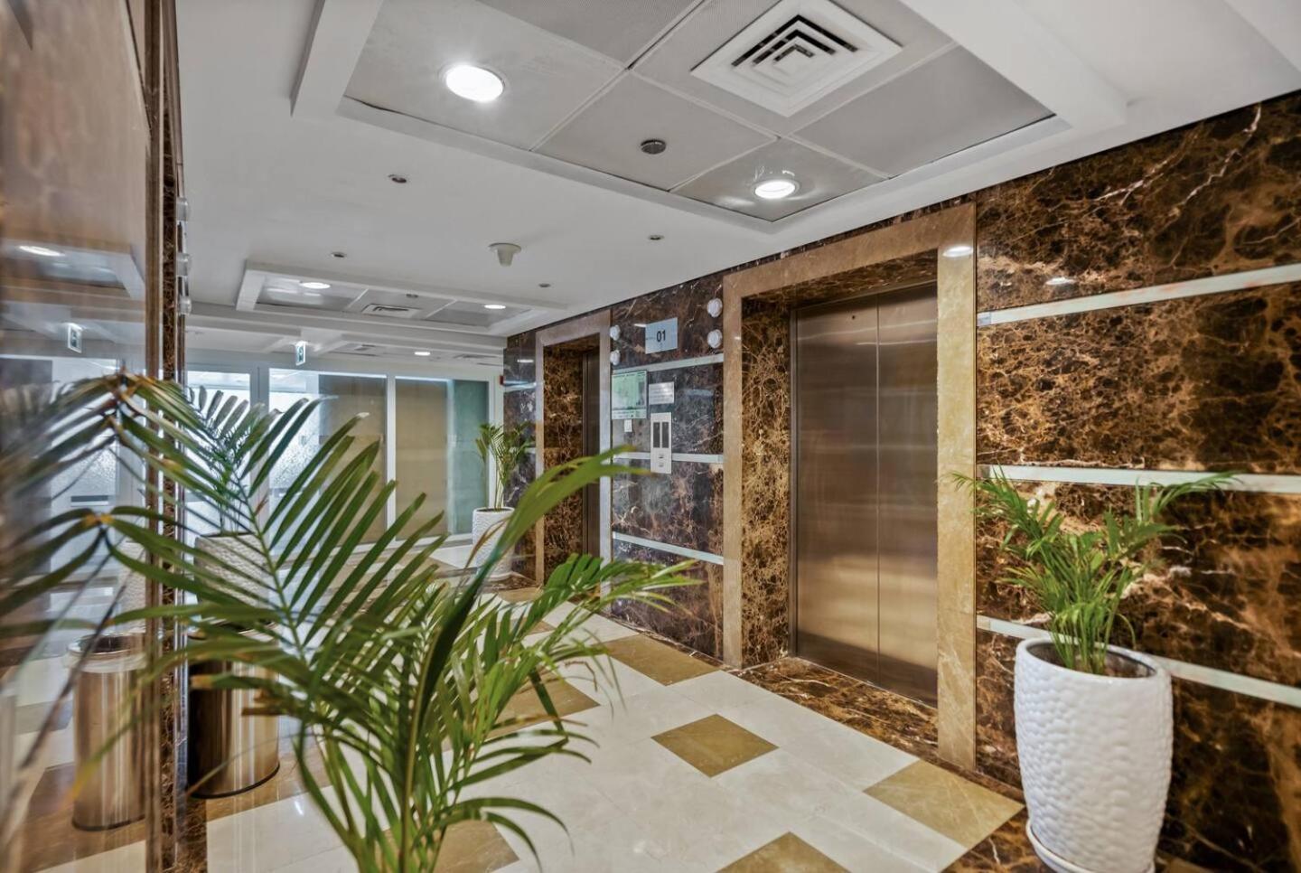 Appartement Luxury With Balcony - Close To Metro & Marina