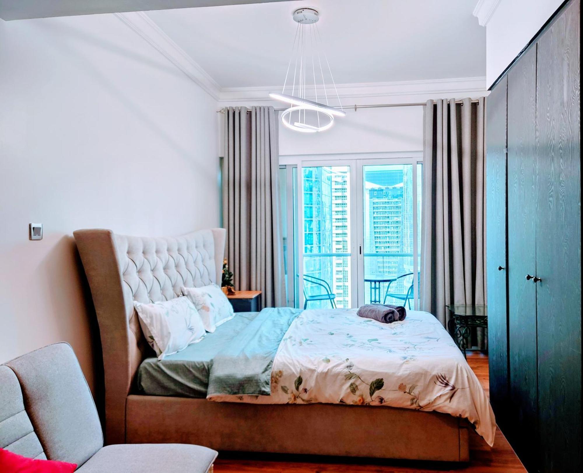 Luxury With Balcony - Close To Metro & Marina * Dubaï